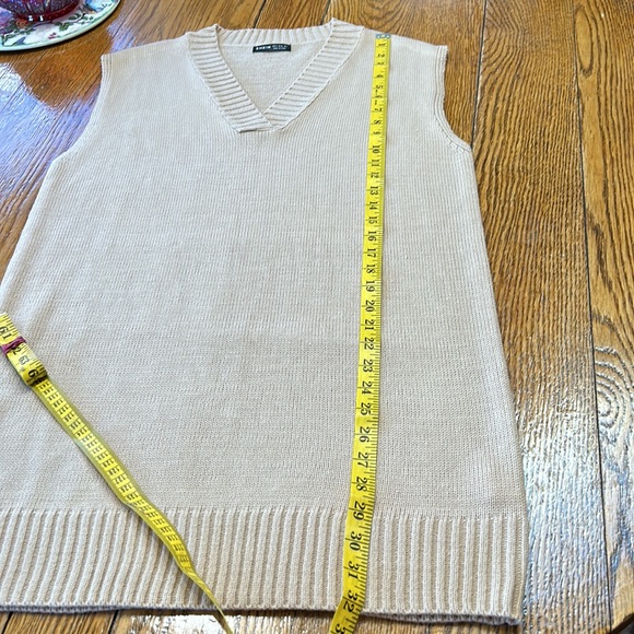 Shein sweater dress, tan, Size Small.  Great for fall weather. Cute w/leggings - Picture 9 of 10